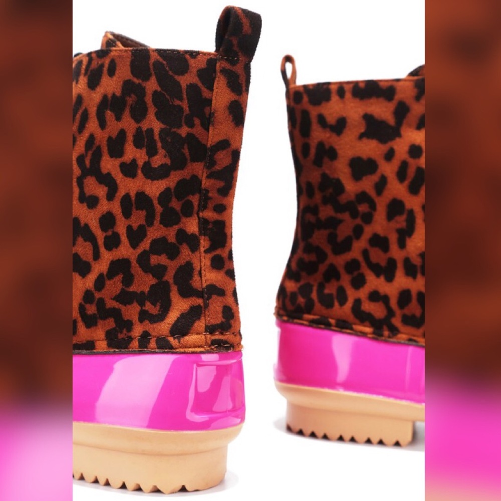 NEW Leopard Hot Pink Lace Up Duck Rain Boots - Picture 6 of 7